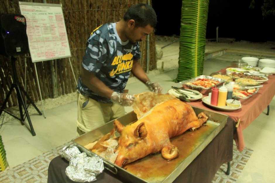 Ray carving pig